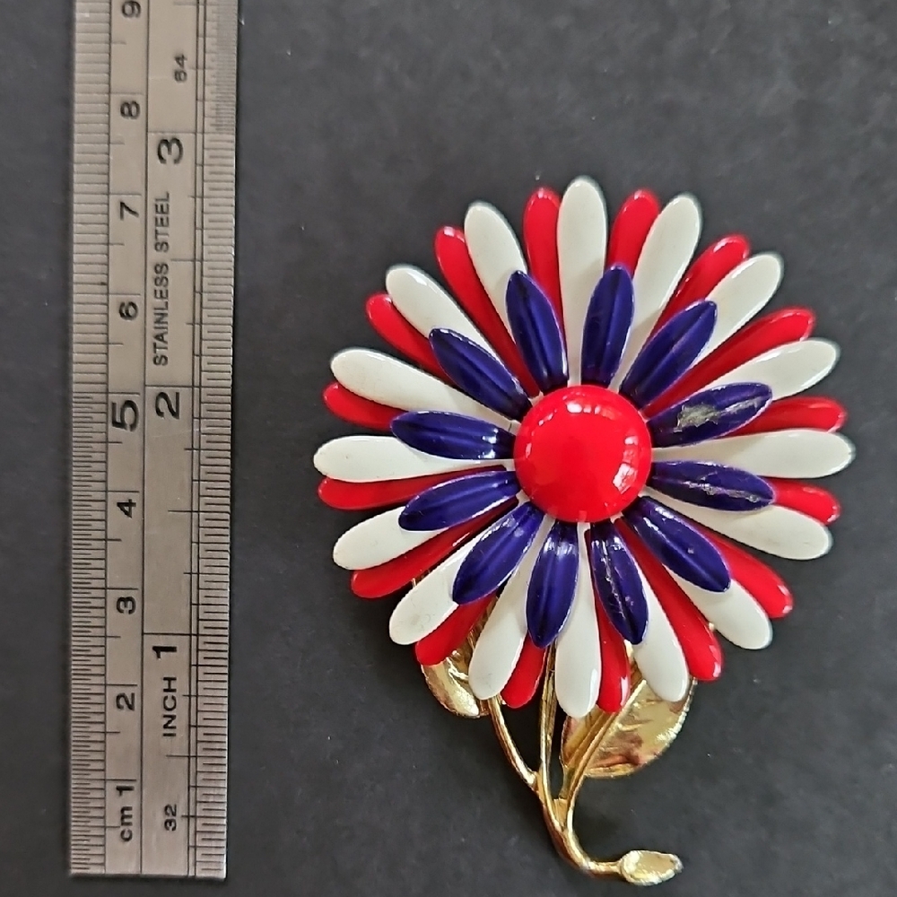 Patriotic Flower Brooch - Picture 3 of 3